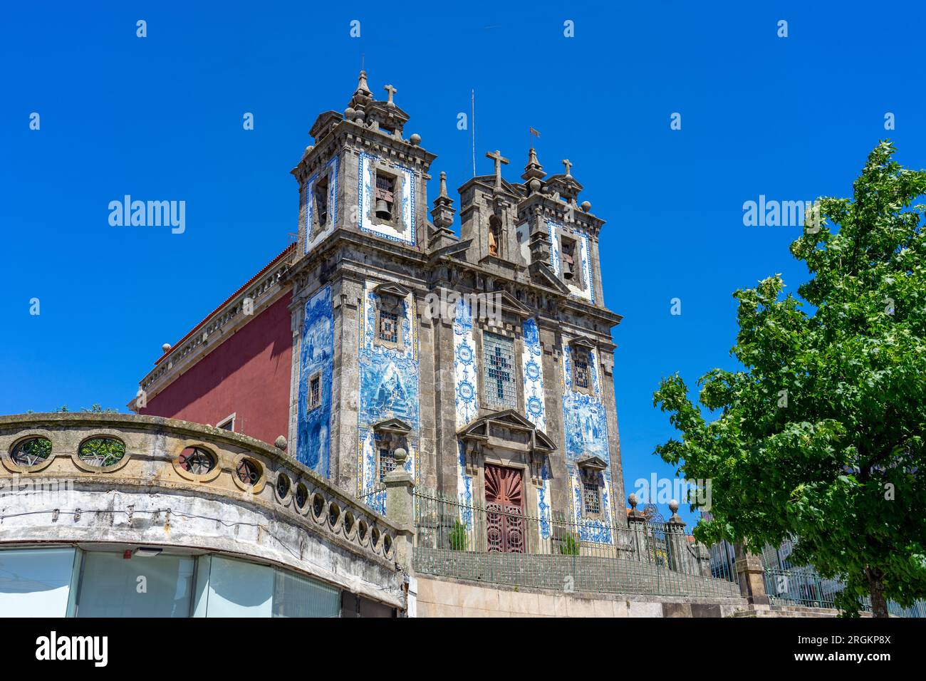 Chiesa di Sant'Ildefonso a Porto Portgal con bellissime piastrelle azulejos . Foto Stock