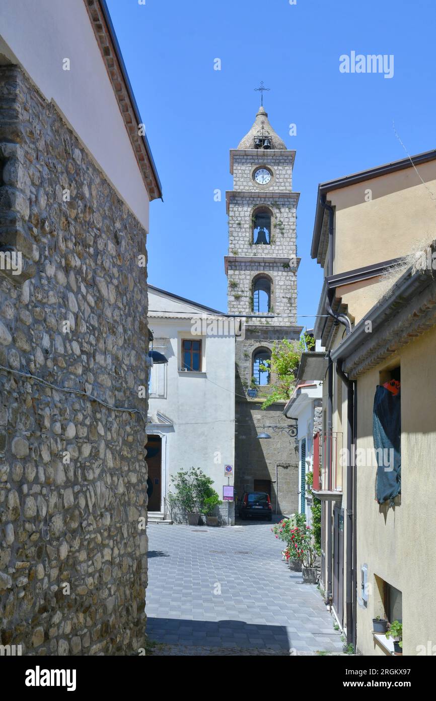 Una caratteristica strada di Baragiano, borgo medievale della Basilicata. Foto Stock