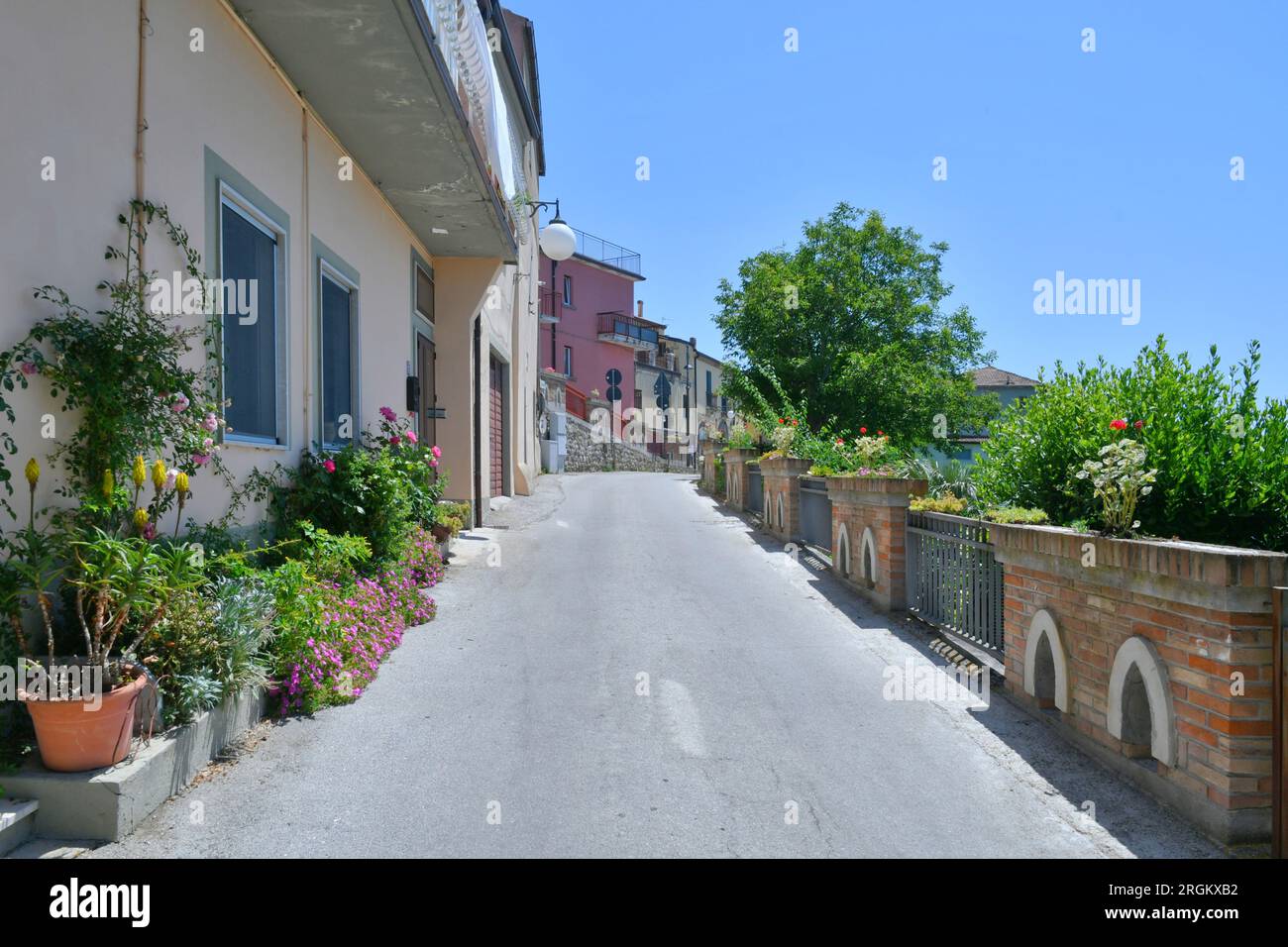 Una caratteristica strada di Baragiano, borgo medievale della Basilicata. Foto Stock