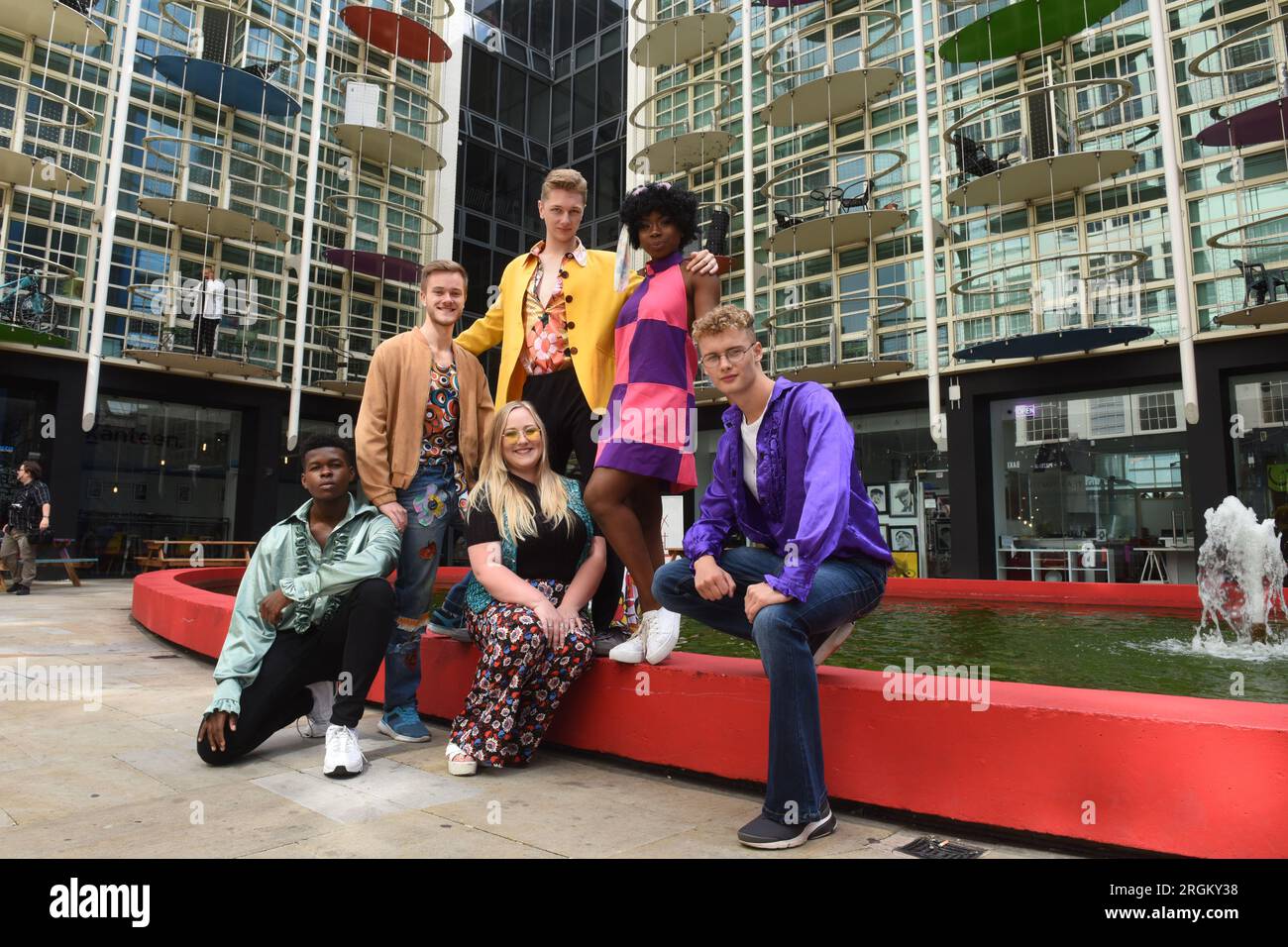 Membri del cast di Boogie Nights at the Custard Factory, Birmingham, 2018 Foto Stock