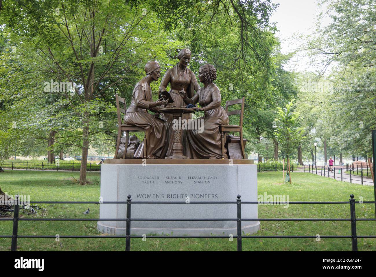 NEW-YORK, USA-7 AGOSTO 2023: Women's Rights Pioneers Monument scultura di Meredith Bergmann (To Sojourner Truth, Susan B. Anthony and Elizabeth Cady Foto Stock
