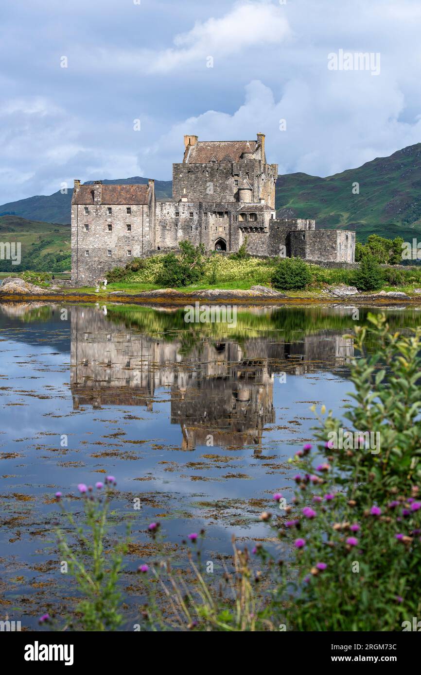 Eilean Donan Castle vicino a Dornie in Scozia, Regno Unito Foto Stock