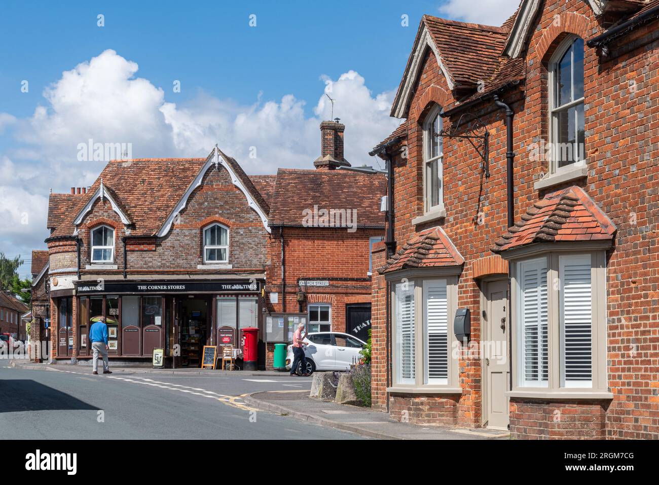 The Corner Stores, negozio del villaggio a Kintbury, Berkshire, Inghilterra, Regno Unito Foto Stock