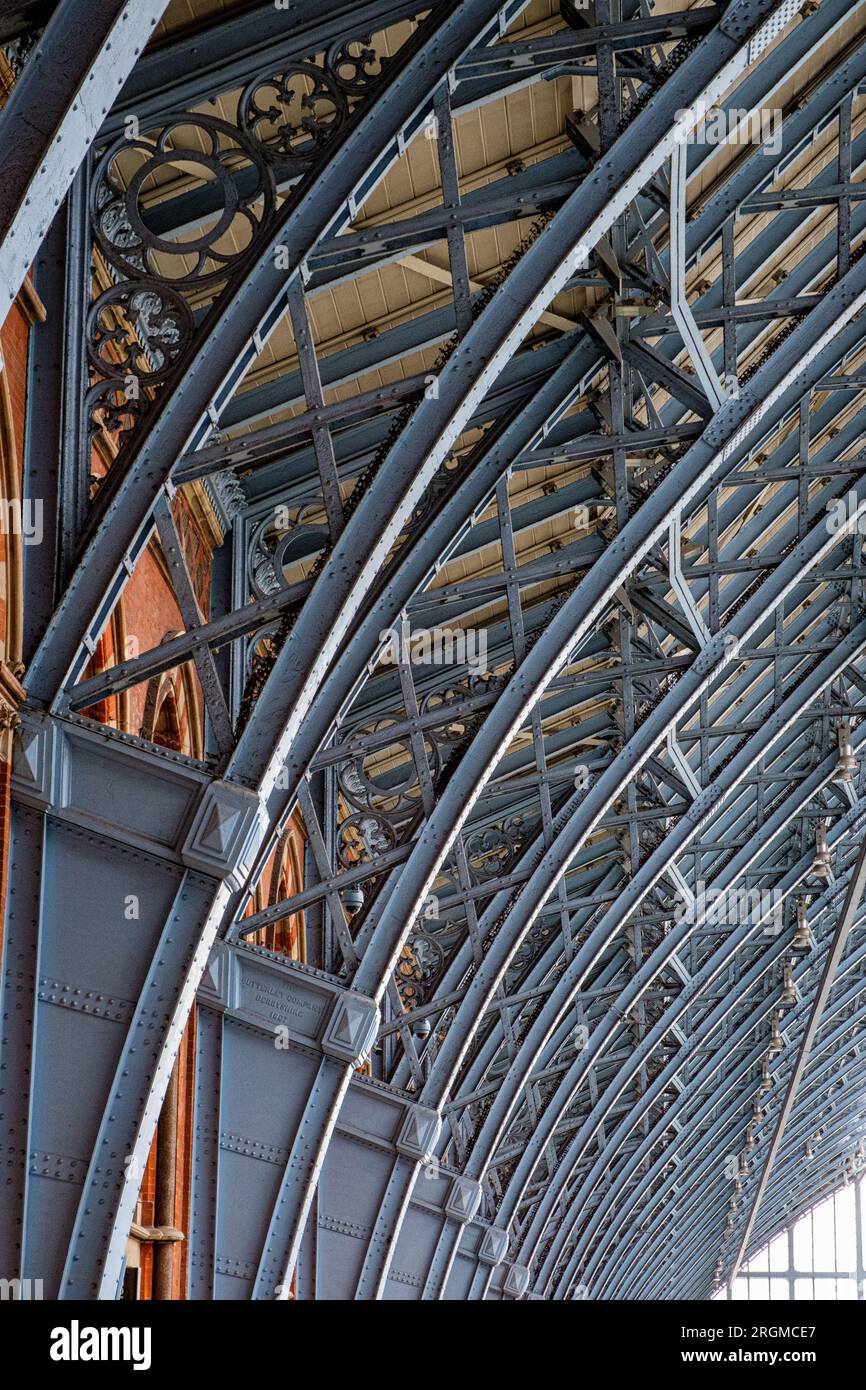 Dettagli architettonici, St Pancras International Station, Euston Road, Londra, Inghilterra Foto Stock