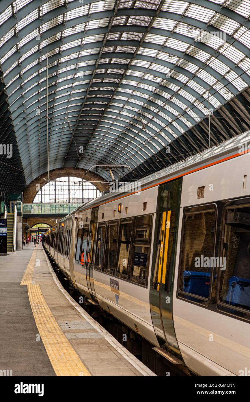 LNER Classe 387 Electrostar, Kings Cross Station, Euston Road, Londra, Inghilterra Foto Stock