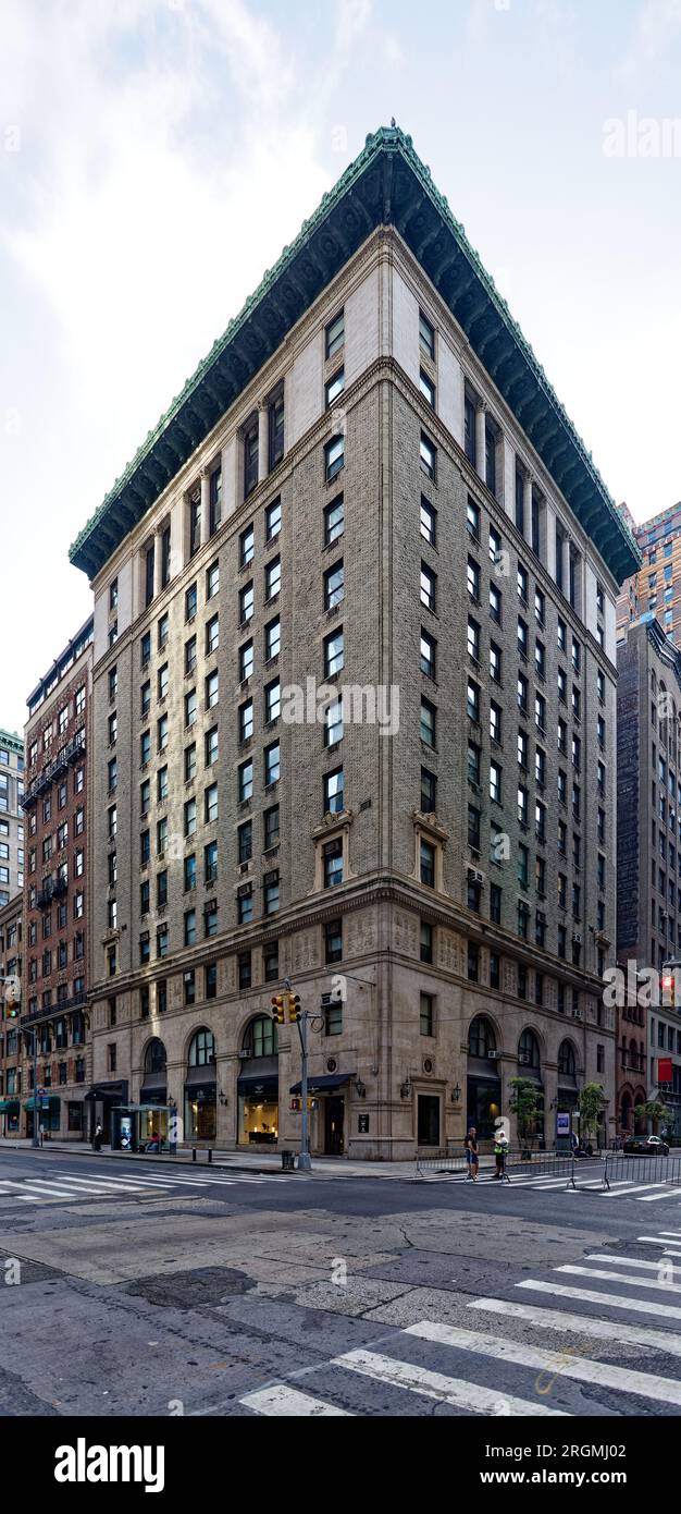 Midtown South: Murray Hill Plaza, 153-159 Madison Avenue, è un edificio cooperativo di appartamenti sopra la vendita al dettaglio a livello della strada. Foto Stock