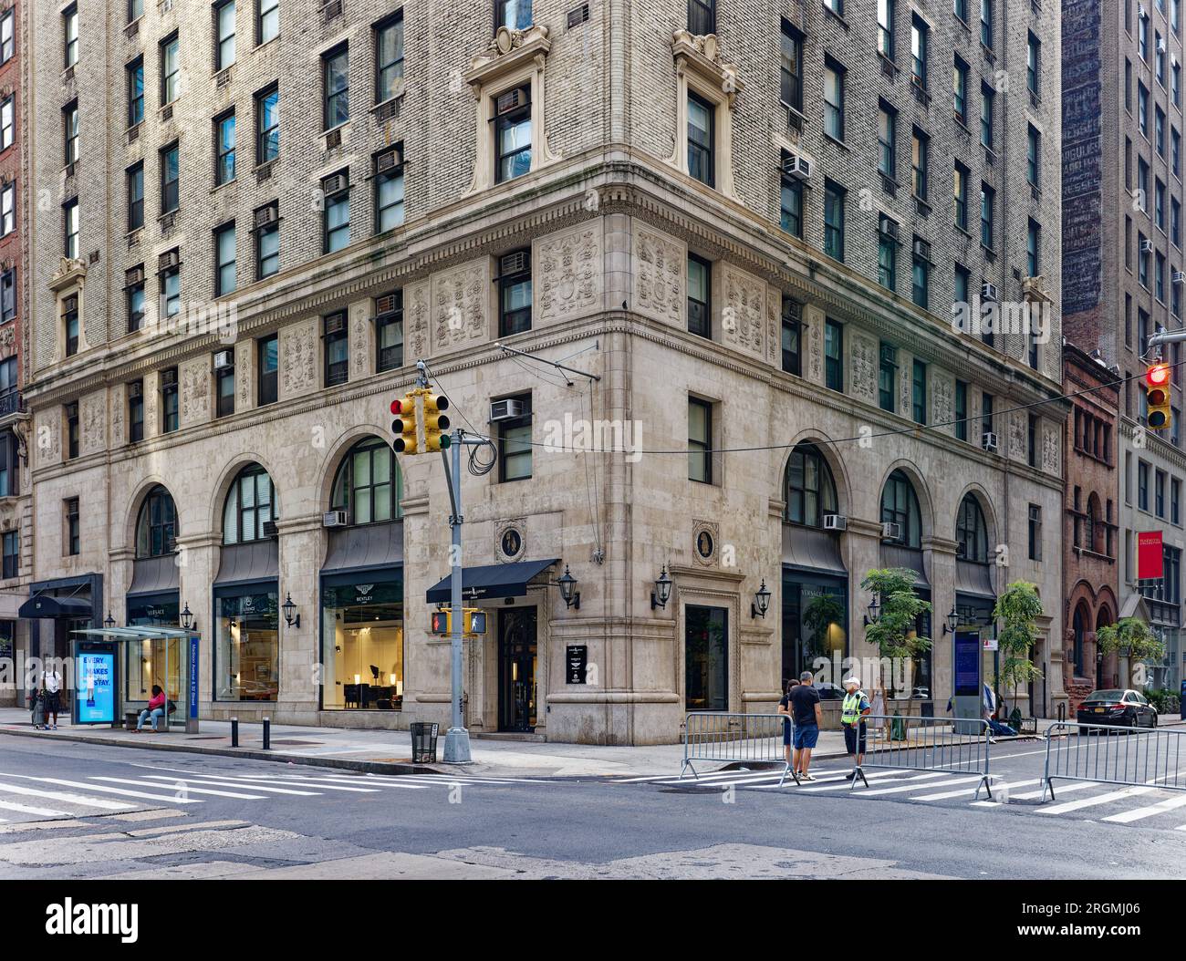 Midtown South: Murray Hill Plaza, 153-159 Madison Avenue, è un edificio cooperativo di appartamenti sopra la vendita al dettaglio a livello della strada. Foto Stock