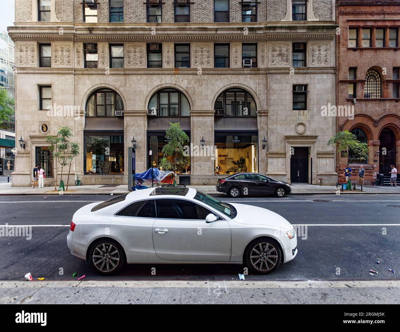 Midtown South: Murray Hill Plaza, 153-159 Madison Avenue, è un edificio cooperativo di appartamenti sopra la vendita al dettaglio a livello della strada. Foto Stock