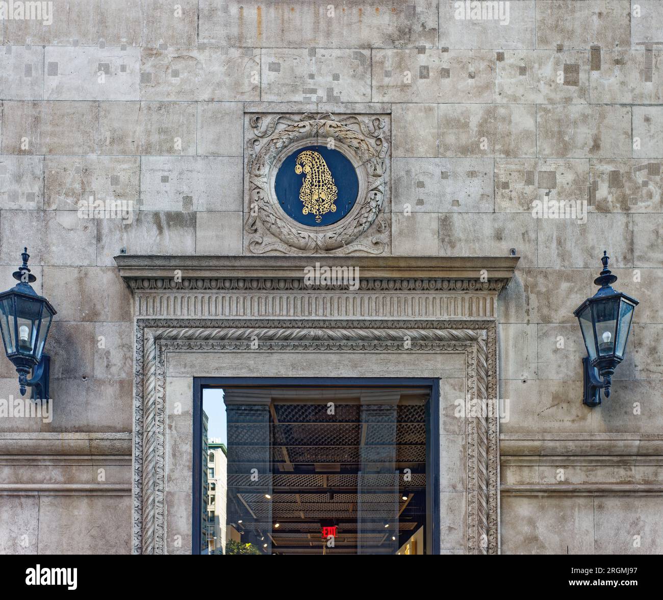 Midtown South: Murray Hill Plaza, 153-159 Madison Avenue, è un edificio cooperativo di appartamenti sopra la vendita al dettaglio a livello della strada. Foto Stock