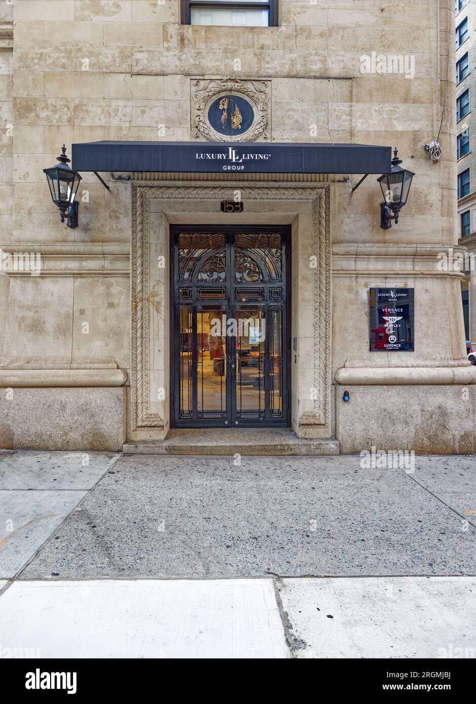 Midtown South: Murray Hill Plaza, 153-159 Madison Avenue, è un edificio cooperativo di appartamenti sopra la vendita al dettaglio a livello della strada. Foto Stock