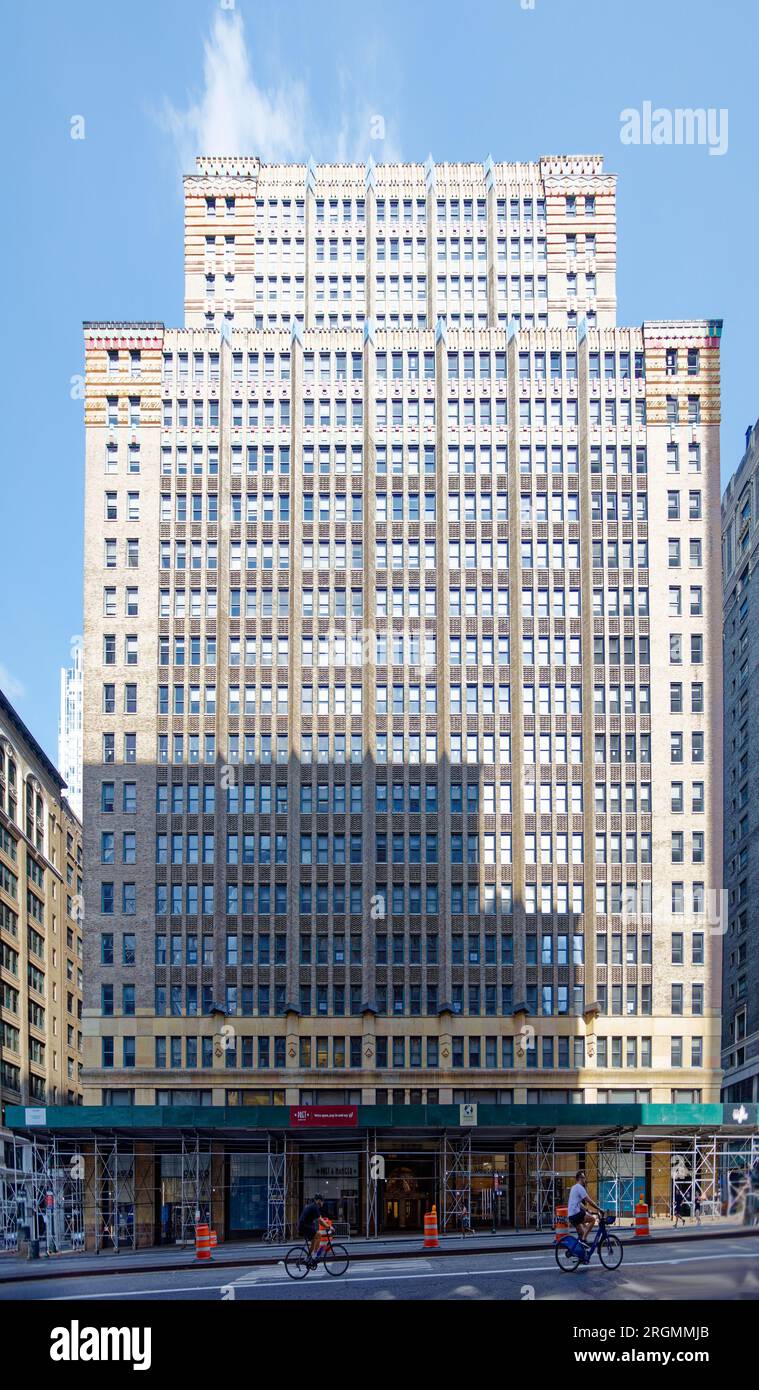 Midtown South: Punto di riferimento Art Deco 2 Park Avenue, progettato da Ely Jacques Kahn e completato nel 1928. La corona è notevole per la terracotta colorata. Foto Stock