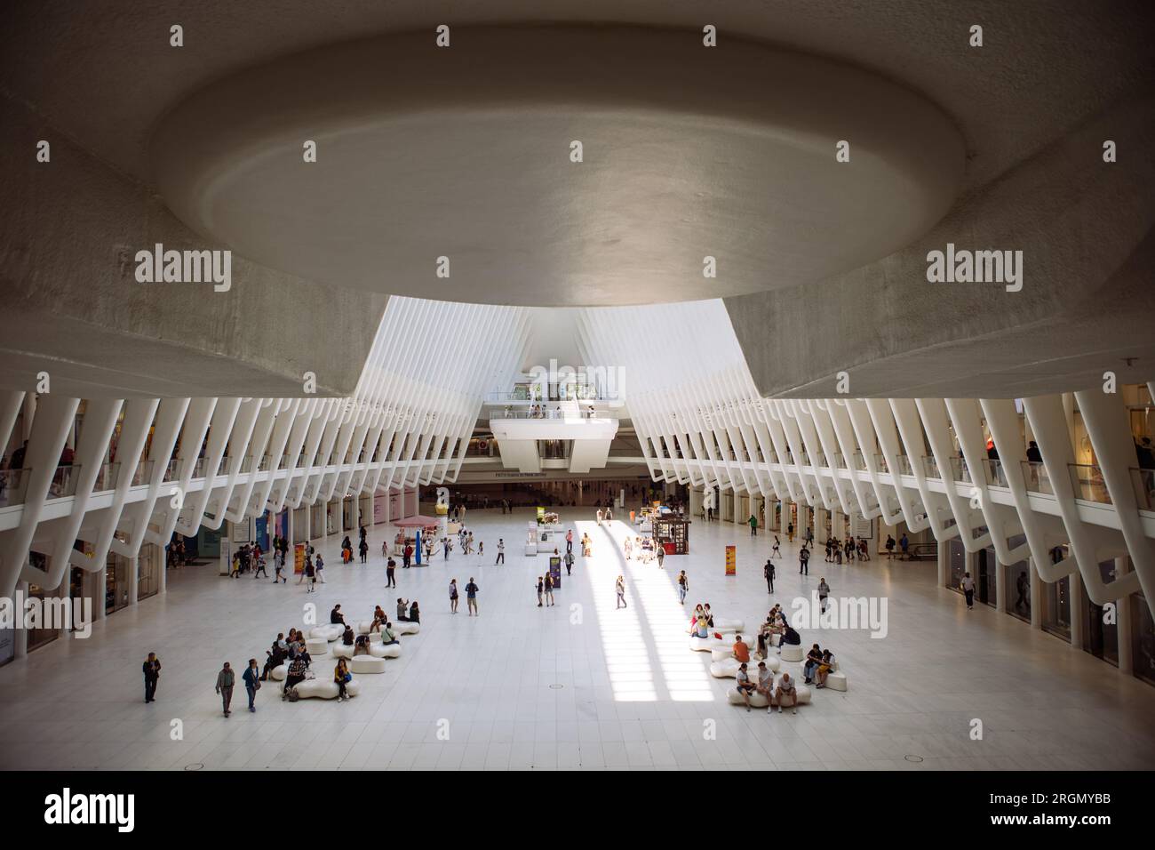Panorama panoramico panoramico Vista interna dell'Oculus World Trade Center Station a Lower Manhattan, New York, USA Foto Stock