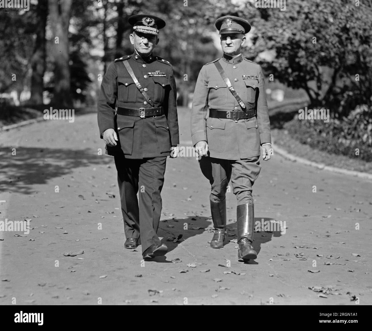 Gen. Lejeune e Gen. Farnsworth alla Casa Bianca ca. 1924 Foto Stock