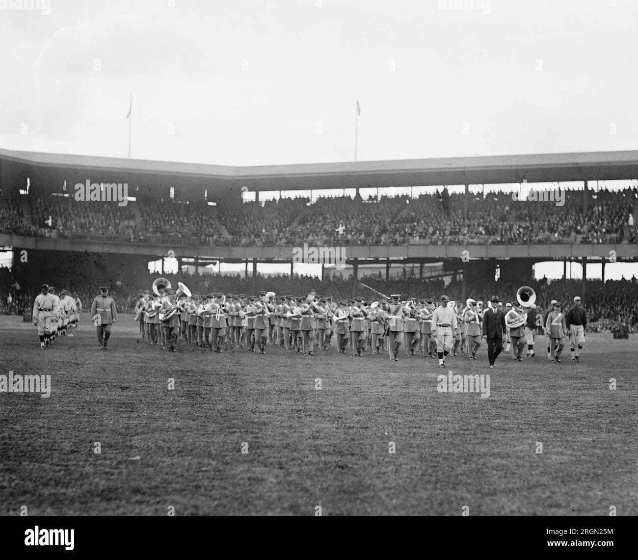 American League Pennant Raising al Griffith Stadium, California. 1° maggio 1925 Foto Stock