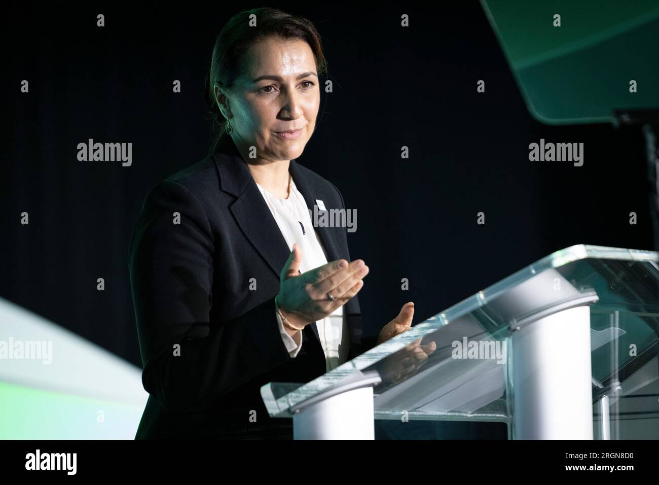 Reportage: Le rappresentanze dell'USDA visitano l'AIM for Climate Summit a Washington, D.C (marzo 2023) - sua Eccellenza Mariam Almheiri, Ministero del cambiamento climatico, Emirati Arabi Uniti fa commenti sull'AIM for Climate Summit a Washington, D.C. lunedì 8 maggio 2023. Foto Stock