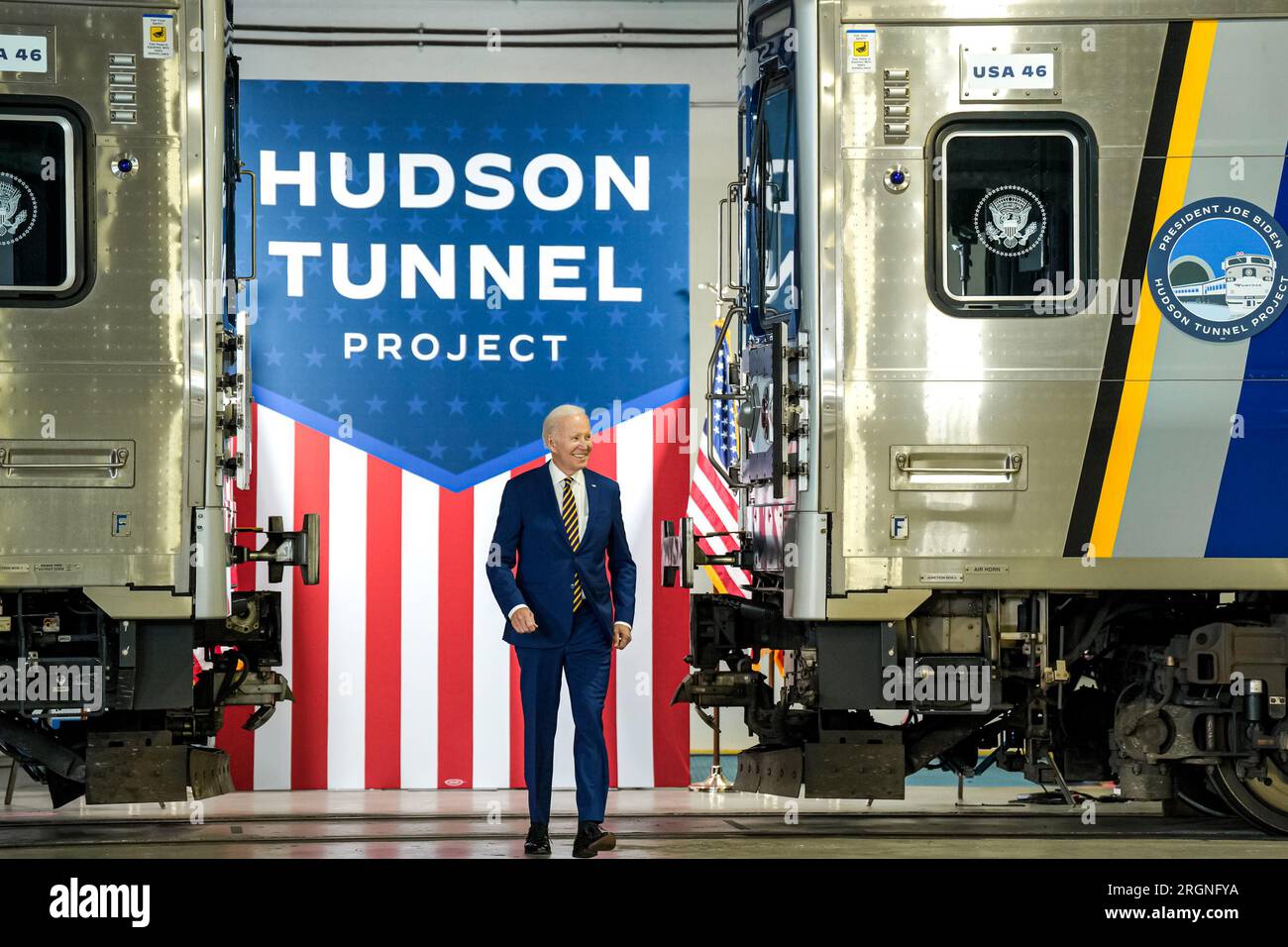 Reportage: Biden visita il West Side Rail Yard a New York (gennaio 2023) - il presidente Joe Biden fa osservazioni sugli investimenti infrastrutturali nel Hudson River Tunnel Project, martedì 31 gennaio 2023, presso il West Side Rail Yard a New York. Foto Stock