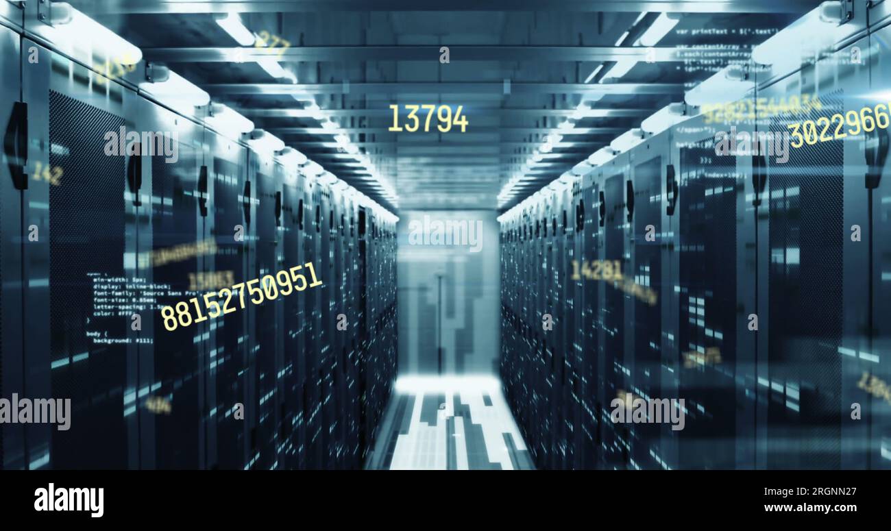 Immagine dei numeri e dell'elaborazione dei dati su server informatici Foto Stock