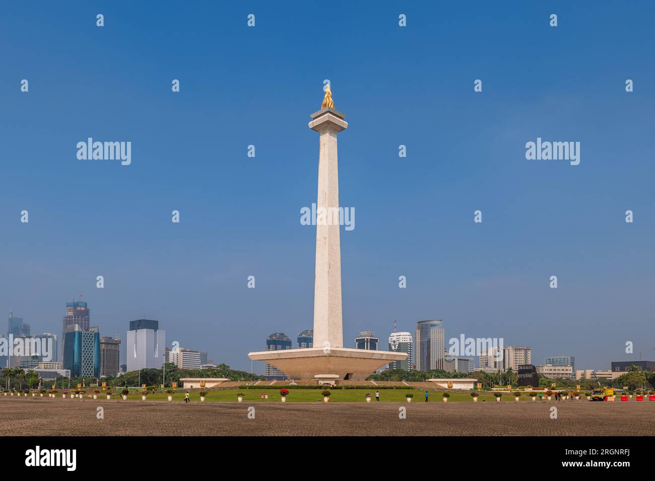 12 luglio 2023: Monumento nazionale al centro di Piazza Merdeka, una grande piazza situata nel centro di Giacarta, Indonesia Foto Stock