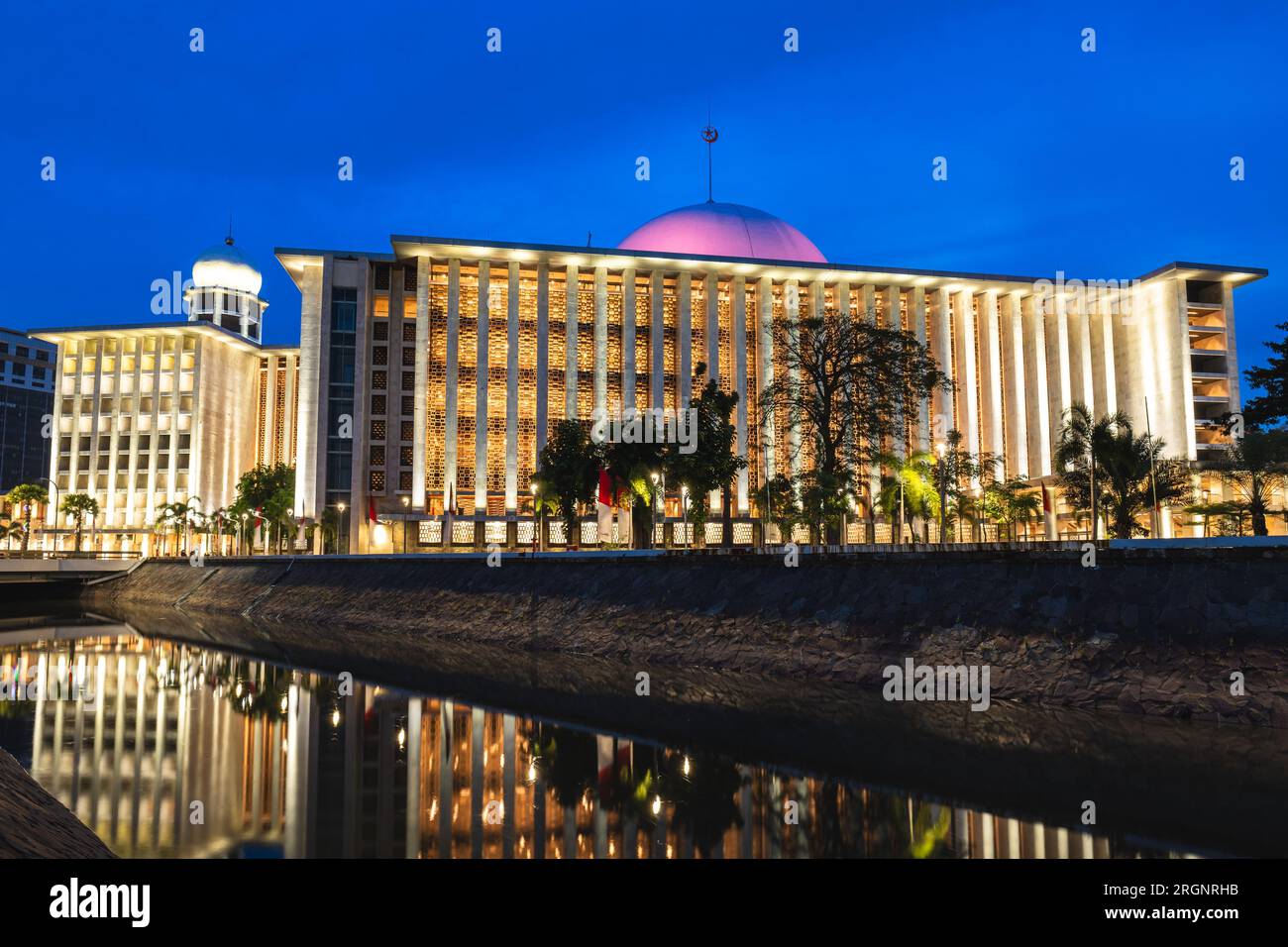 Masjid Istiqlal, Moschea dell'indipendenza, situata nel centro di Giacarta in Indonesia Foto Stock