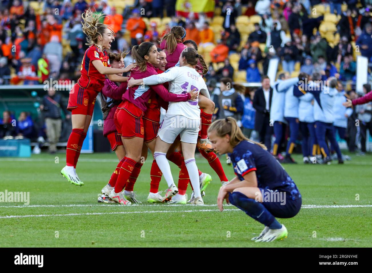Wellington, nuova Zelanda. 11 agosto 2023. I giocatori spagnoli festeggiano dopo aver vinto la partita dei quarti di finale tra Spagna e Paesi Bassi alla Coppa del mondo femminile FIFA 2023 a Wellington, nuova Zelanda, 11 agosto 2023. Credito: Cameron McIntosh/Xinhua/Alamy Live News Foto Stock
