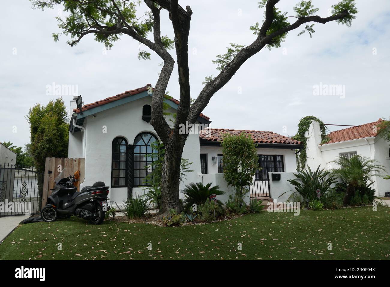 Los Angeles, California, USA 10 agosto 2023 l'attrice Pat Carroll ex casa/casa al 6523 Olympic Blvd il 10 agosto 2023 a Los Angeles, California, USA. Era la voce di Ursula nell'originale The Little Mermaid Movie. Foto di Barry King/Alamy Stock Photo Foto Stock