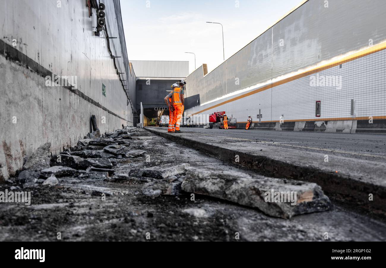 HEINENOORD - i dipendenti del Rijkswaterstaat stanno svolgendo lavori nel tunnel Heinenoord. A causa di un rinnovo, il tunnel dell'autostrada A29 sarà completamente chiuso. ANP JEFFREY GROENEWEG netherlands Out - belgium Out Foto Stock