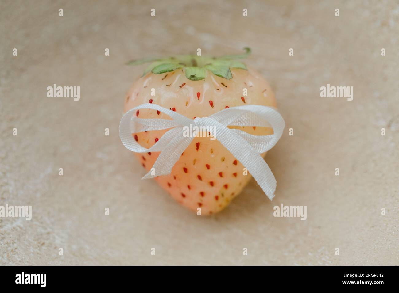 closup di straberry rosa con fiocco minuscolo Foto Stock
