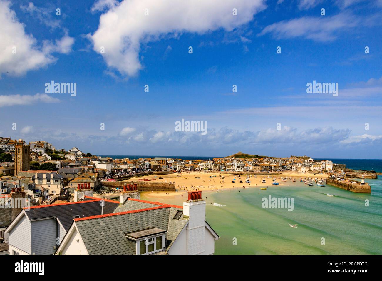 Affacciato sul pittoresco porto di St Ives, Cornwall, Inghilterra, Regno Unito Foto Stock