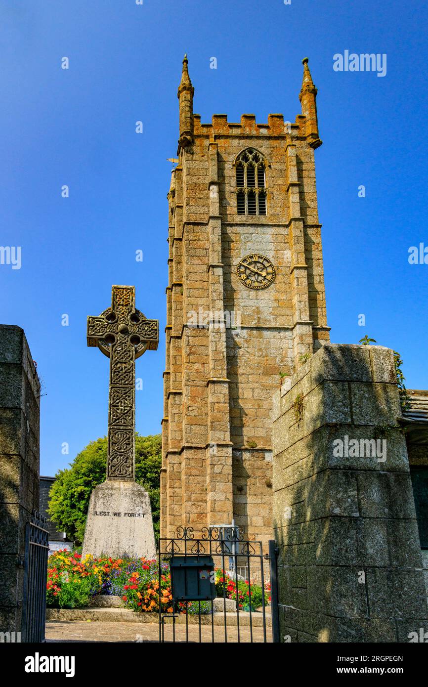 La chiesa parrocchiale di St ia's e decorò il memoriale della prima guerra mondiale a St Ives, Cornovaglia, Inghilterra, Regno Unito Foto Stock