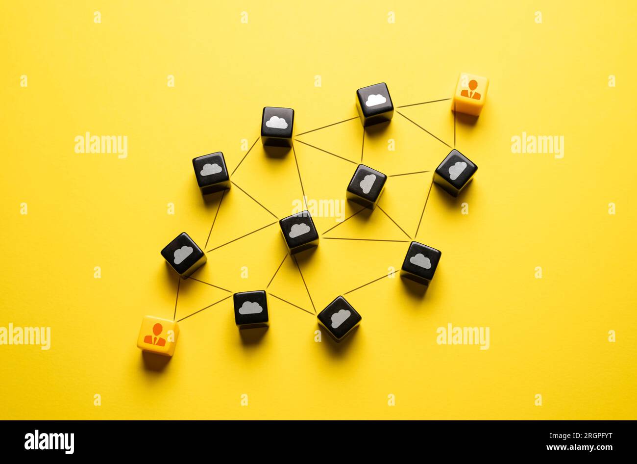 Comunicazione tramite strumenti cloud e luoghi di lavoro. Tecnologia di cloud computing. Internet delle cose. Ecosistema aziendale. Collaborazione in tempo reale, docume Foto Stock