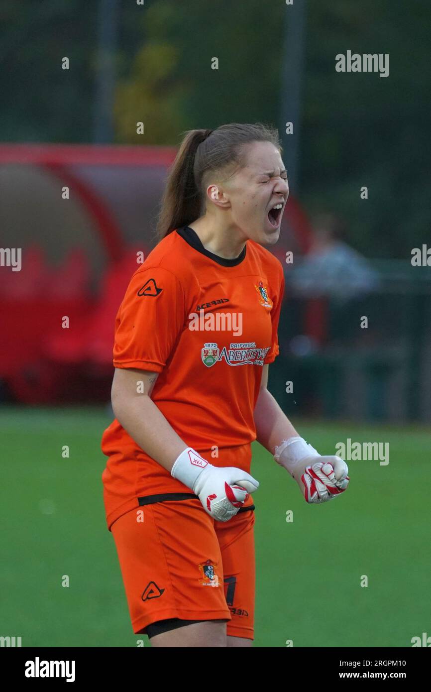 Elen Valentine in azione - Pontypridd United WFC contro Aberystwyth Women FC Foto Stock