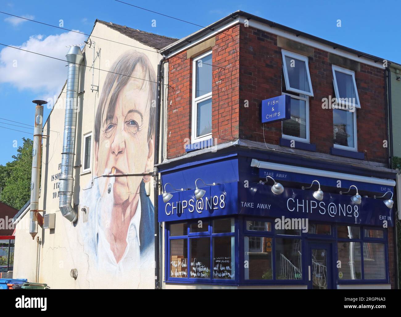 Mark e Smith, il murale autunnale, sul lato timpano di Chips al n. 8, 8 Clifton Rd, Prestwich, Bury, Manchester, INGHILTERRA, REGNO UNITO, M25 3HQ Foto Stock