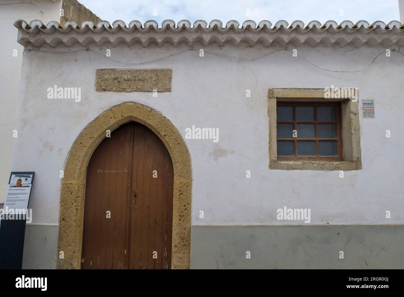 Edificio della vecchia locanda ad Albufeira, Algarve, Portogallo, Europa Foto Stock