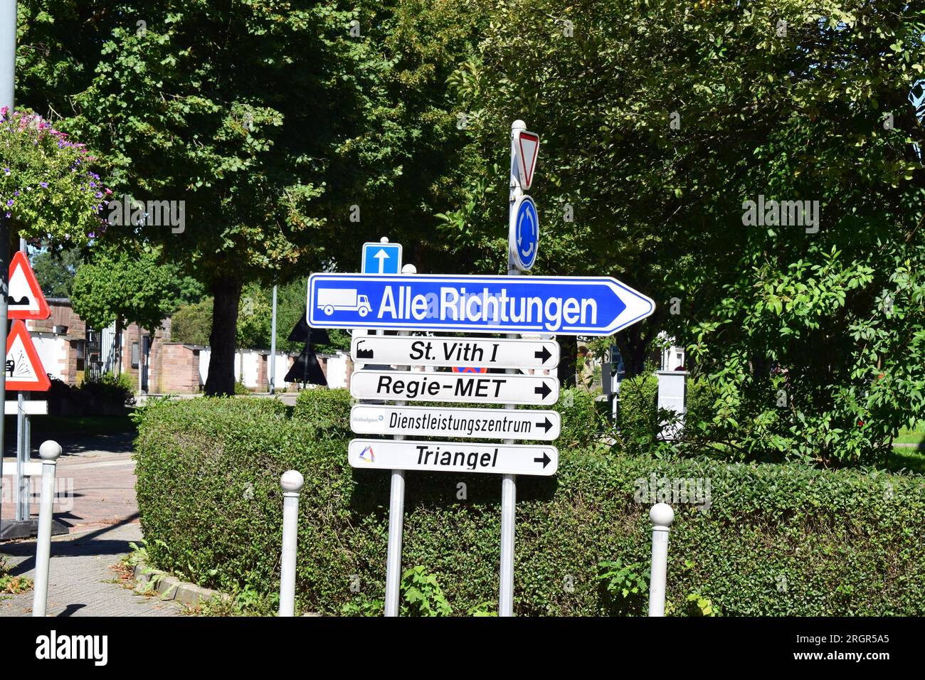 Indicazioni stradali per diversi luoghi in Belgio Foto Stock