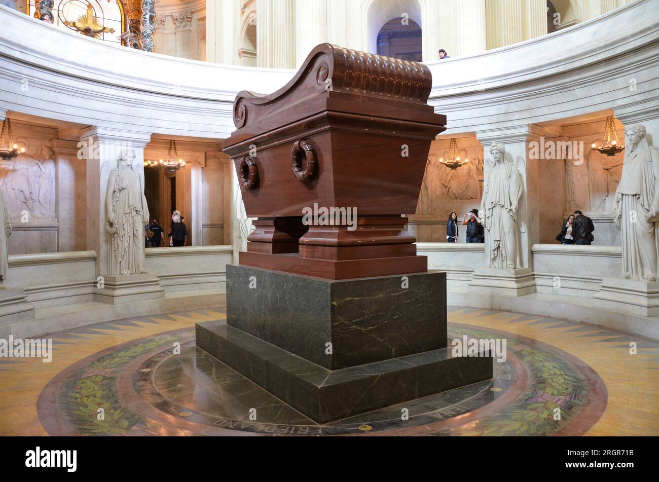 Parigi, Francia 03.22.2017: Hotel National des Invalides (la residenza nazionale degli Invalidi) che ospita all'interno della tomba di Napoleone Foto Stock