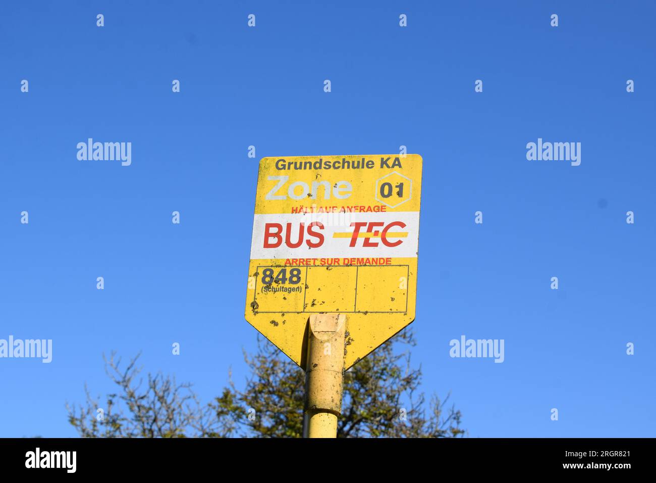 fermata dell'autobus per uno scuolabus Foto Stock