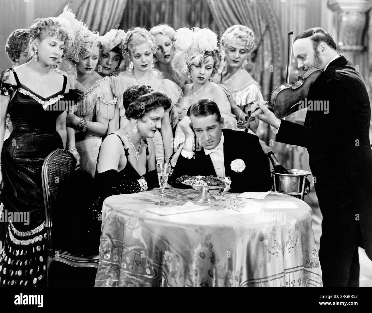 Hollywood, California: 1934 attore Maurice Chevalier in una scena da "la vedova allegra". Foto Stock