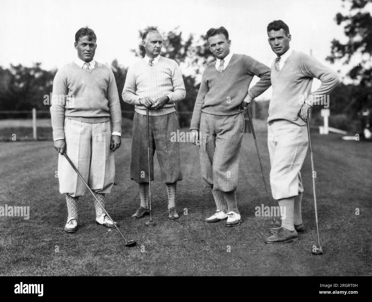 Minneapolis, Minnesota: 1927 Bobby Jones, sinistra, giocando una partita di golf con i suoi amici. Foto Stock