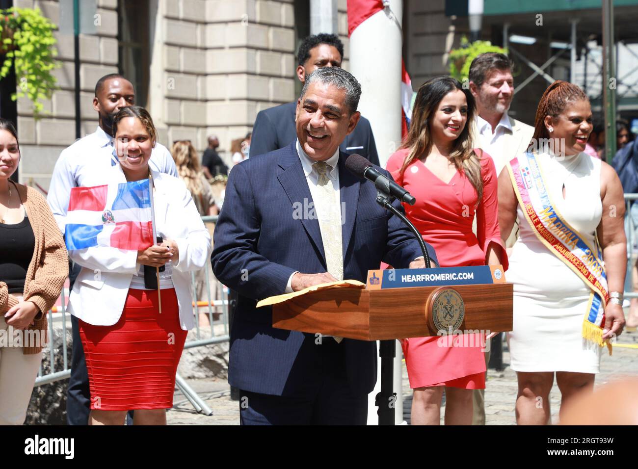 11 agosto 2023, New York City, New York: (NUOVO) il sindaco Adams consegna osservazioni alla cerimonia di innalzamento bandiera della Repubblica Dominicana. 11 agosto 2023, New York, USA: Il sindaco di New York, Eric Adams, consegna osservazioni alla cerimonia di innalzamento della bandiera per la Repubblica Dominicana al Bowling Green Park Whitehall Street & Broadway a New York. (Immagine di credito: © Leco Viana/TheNEWS2 via ZUMA Press Wire) SOLO USO EDITORIALE! Non per USO commerciale! Crediti: ZUMA Press, Inc./Alamy Live News Foto Stock