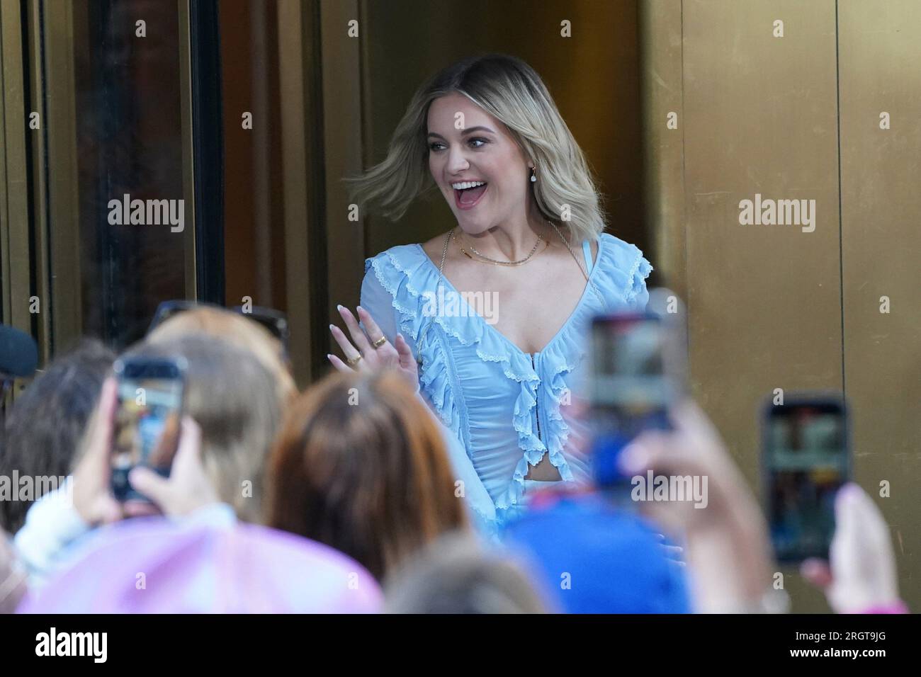 New York, NY, USA. 11 agosto 2023. Kelsea ballerini sul palco per la NBC Today Show Concert Series con Kelsea ballerini, Rockefeller Plaza, New York, 11 agosto 2023. Crediti: Kristin Callahan/Everett Collection/Alamy Live News Foto Stock