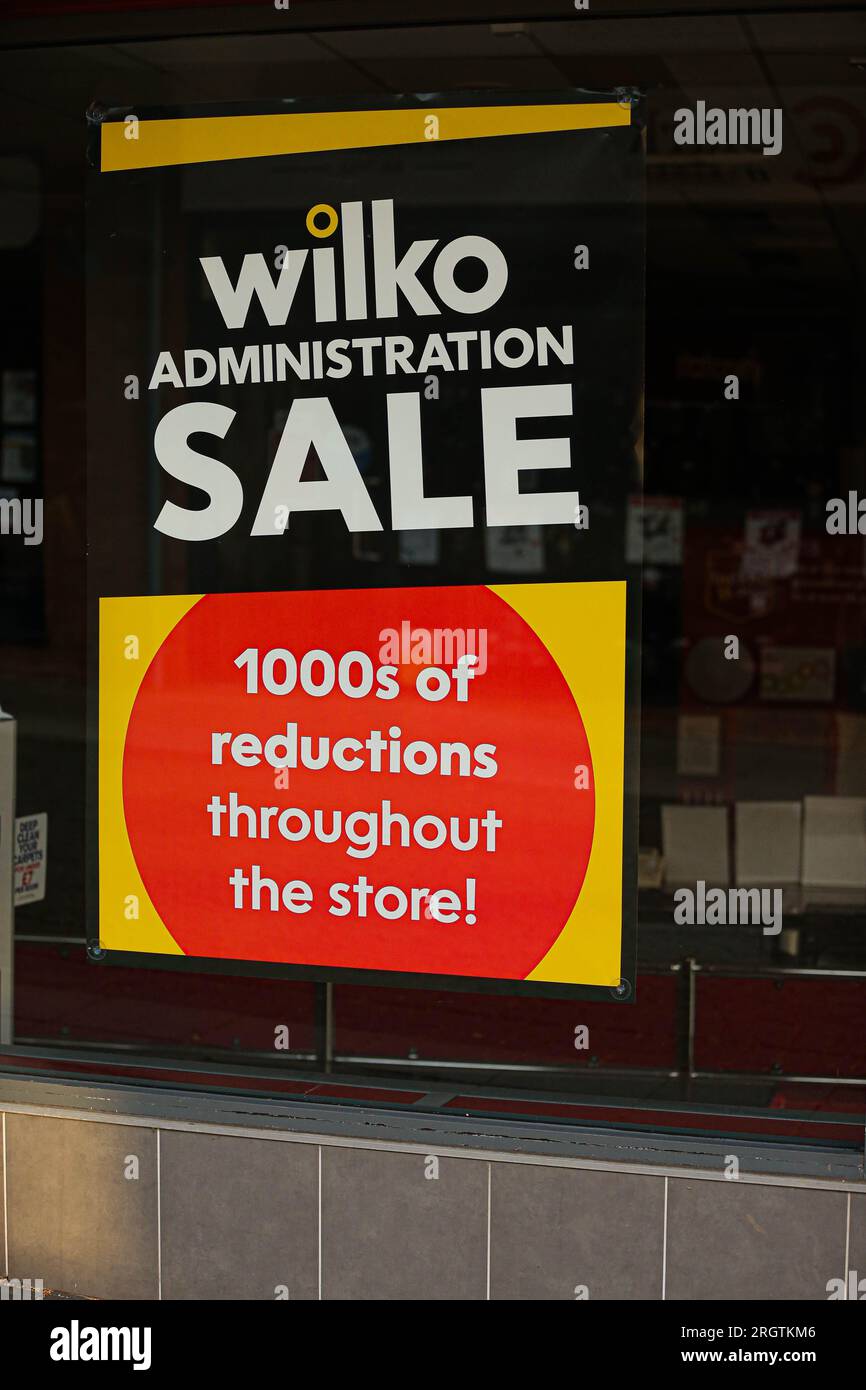 Un cartello nella finestra di un negozio al dettaglio ÒWilkoÓ a Derby, Regno Unito, leggendo ÒAdministration saleÓ popolare rivenditore nel Regno Unito ÒWilkoÓ (ex Wilkinson hardware Foto Stock