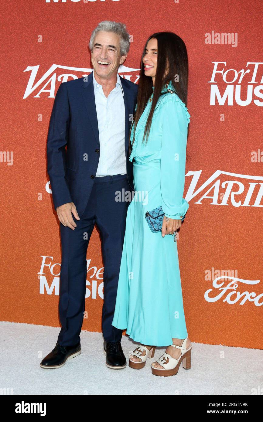 Los Angeles, CA. 10 agosto 2023. Dermot Mulroney, Tharita Cesaroni agli arrivi per VARIETY Power of Young Hollywood Event, NeueHouse Hollywood, Los Angeles, CA 10 agosto 2023. Crediti: Priscilla Grant/Everett Collection/Alamy Live News Foto Stock