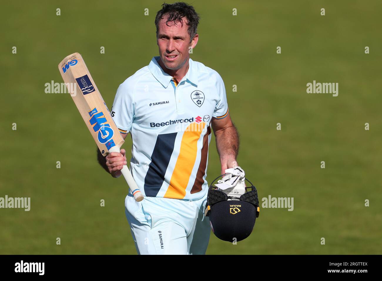 Wayne Madsen del Derbyshire lascia il campo dopo essere stato licenziato per il 65 durante il match della Metro Bank One Day Cup tra Durham County e Derbyshire al Seat Unique Riverside, Chester le Street, venerdì 11 agosto 2023. (Foto: Mark Fletcher | mi News) crediti: MI News & Sport /Alamy Live News Foto Stock