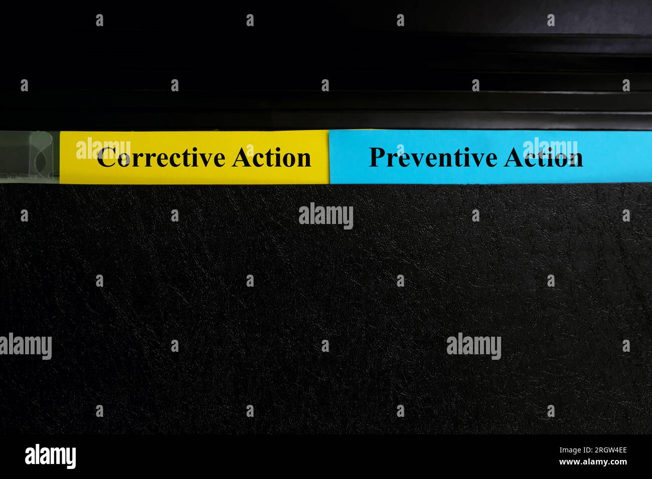 CAPA o azione correttiva e concetto di azione preventiva. File cartella raccoglitore nero. Foto Stock