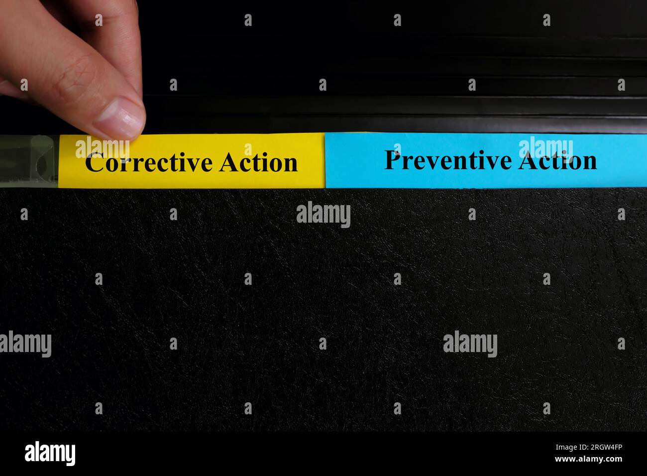 CAPA o azione correttiva e concetto di azione preventiva. File cartella raccoglitore nero. Foto Stock