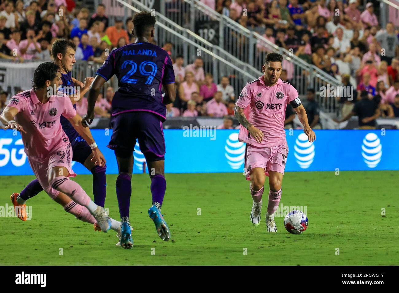 Attacco Lionel messi - Inter Miami CF contro Charlotte FC, Leagues Cup 8-11-2023, Fort Lauderdale, Florida, foto: Chris Arjoon Foto Stock