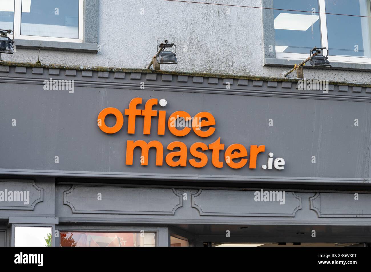 Waterford, Irlanda - 17 luglio 2023: L'insegna per il toffice master.ie store a Waterford, Irlanda Foto Stock