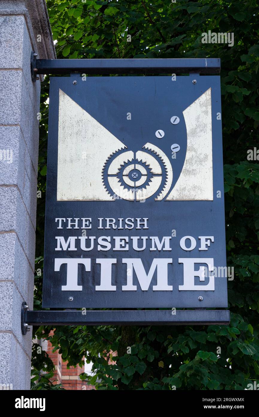 Waterford, Irlanda - 17 luglio 2023: L'insegna per l'Irish Museum of Time a Waterford Foto Stock