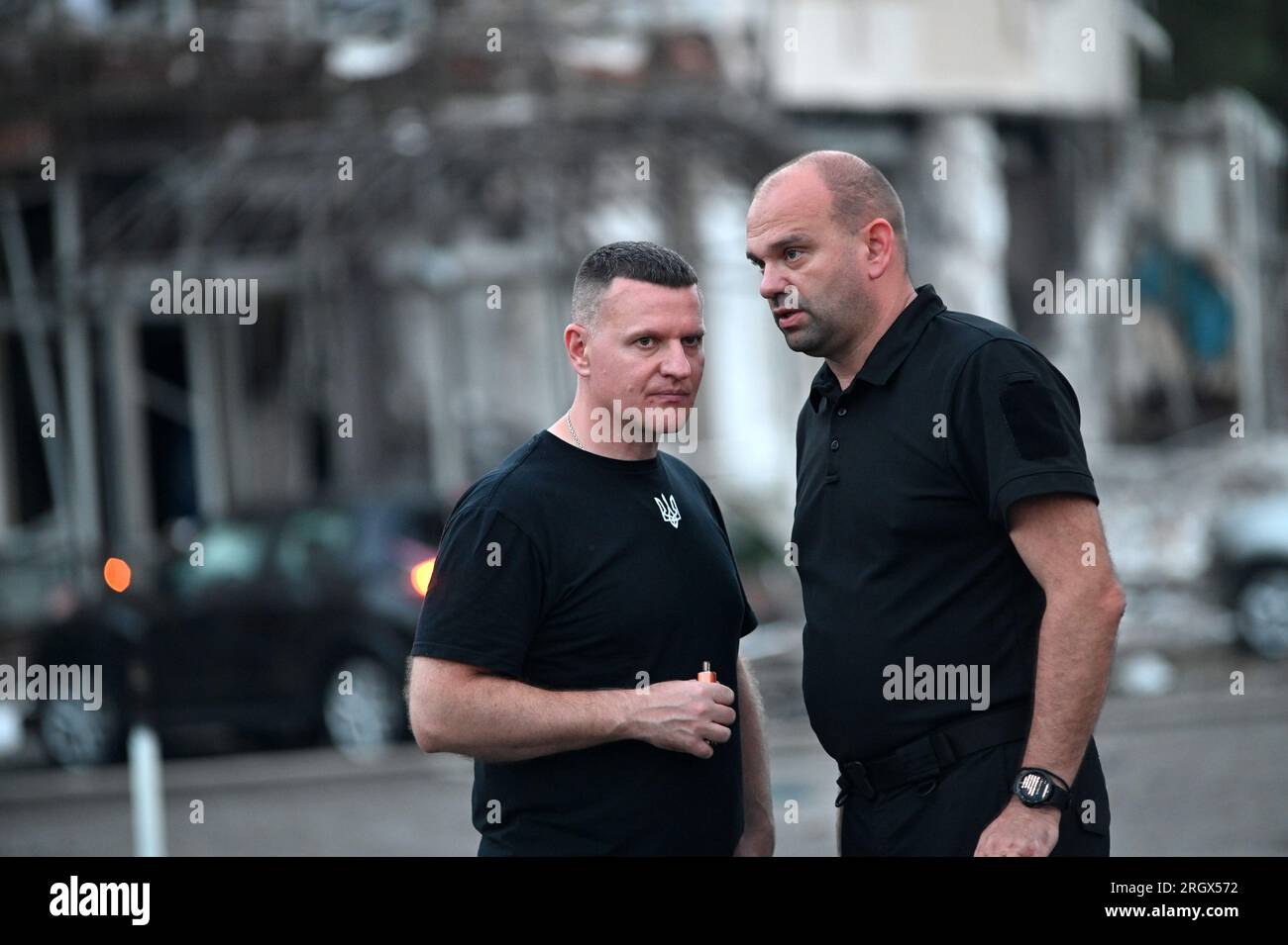 Non esclusiva: ZAPORIZHZHIA, UCRAINA - 10 AGOSTO 2023 - Capo facente funzioni di Zaporizhzhia Anatolii Kurtiev (L) e Zaporizhzhia Regional Military Administr Foto Stock