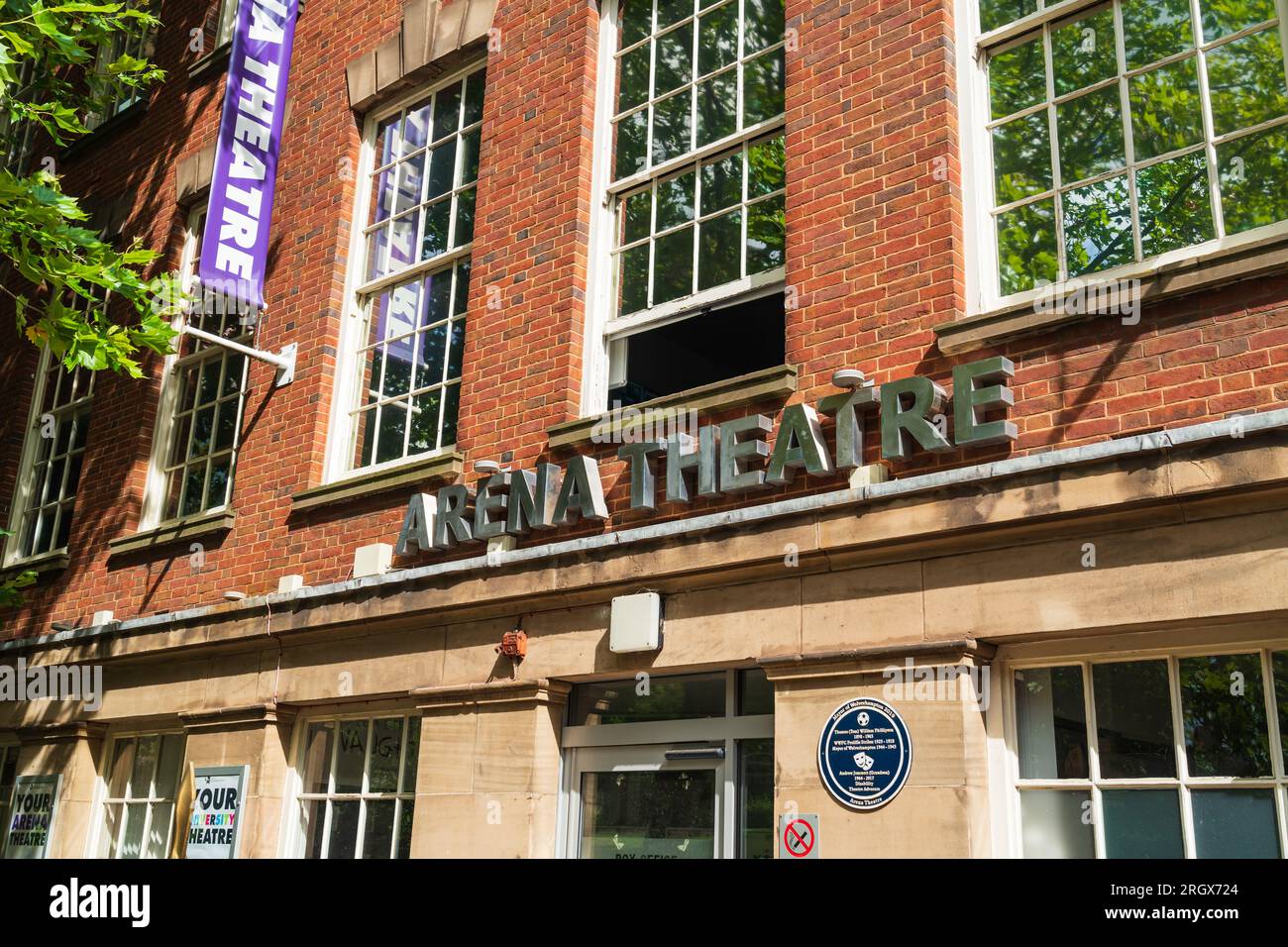 Wolverhampton, Regno Unito - 11 agosto 2023: Segnaletica esterna dell'Arena Theatre di Wolverhampton, Regno Unito Foto Stock